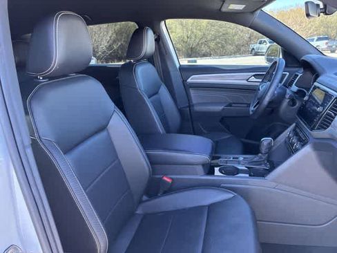 Used 2023 Volkswagen Atlas Cross Sport SE w/ Black Wheel Package image 22