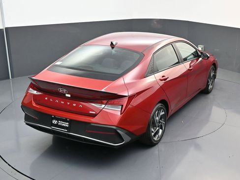 Certified 2025 Hyundai Elantra SEL image 16