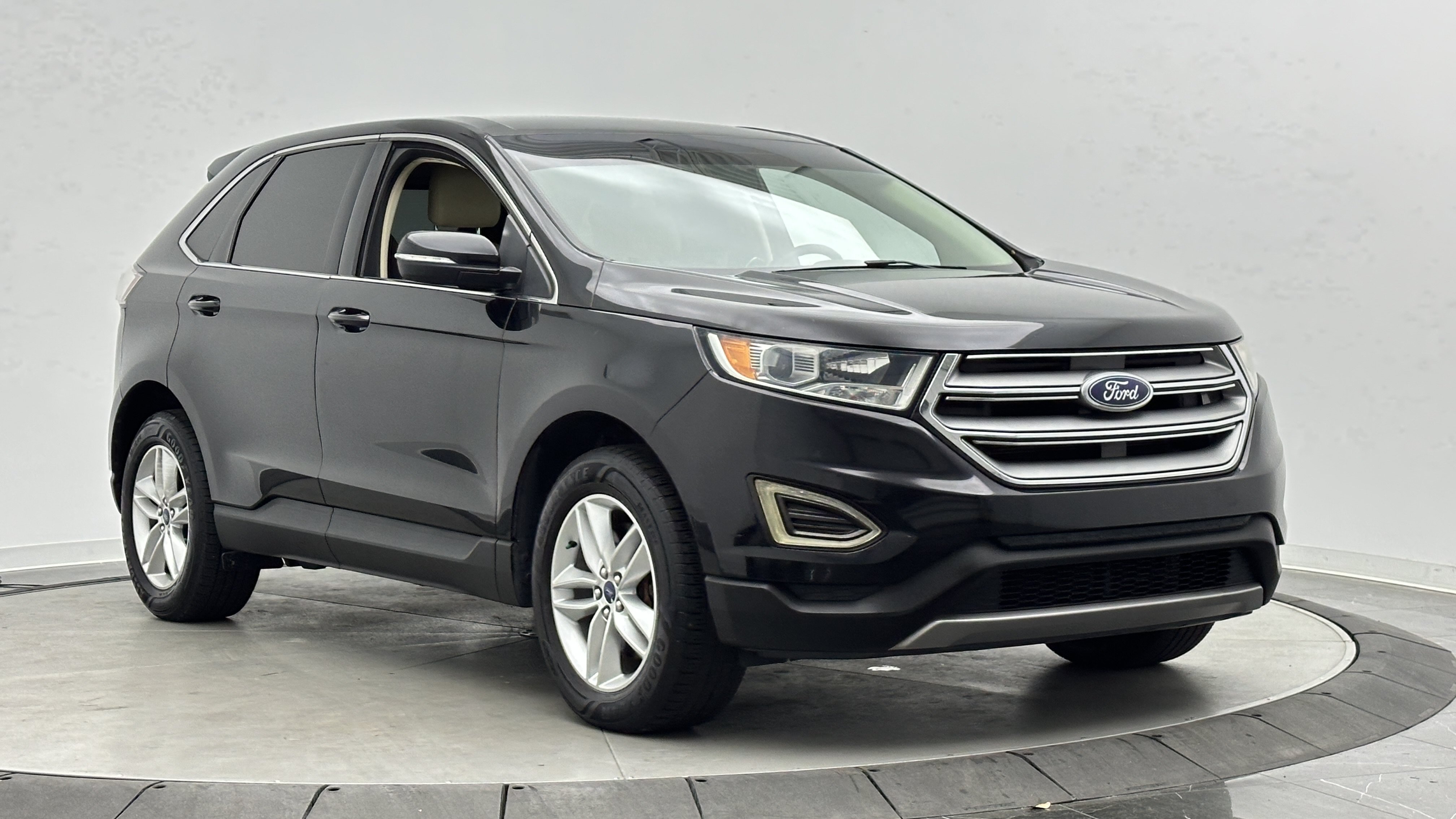 Used 2016 Ford Edge SEL w/ Equipment Group 201A AWD/4WD image 3