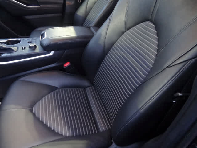 Used 2025 Toyota Highlander XSE AWD/4WD image 8