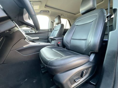 Used 2024 Ford Explorer XLT w/ Equipment Group 202A AWD/4WD image 16