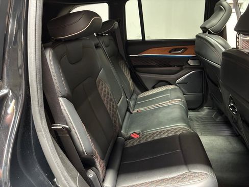Used 2023 Jeep Grand Cherokee Summit AWD/4WD image 33
