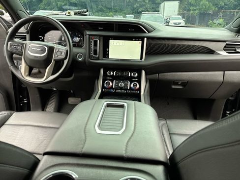 Used 2024 GMC Yukon XL Denali AWD/4WD image 31