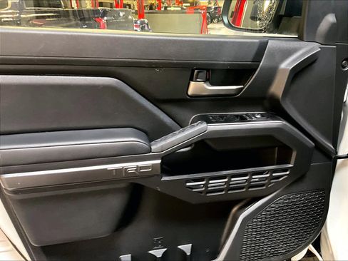 Used 2025 Toyota Tacoma TRD Off-Road image 9