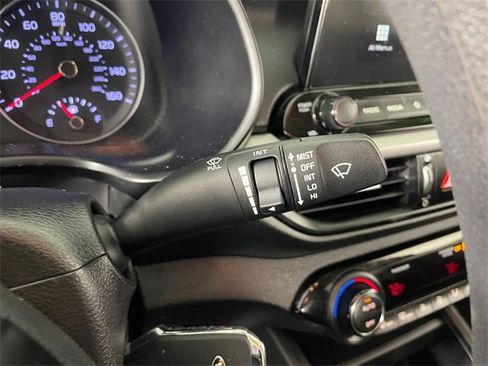 Certified 2019 Kia Forte LXS image 11