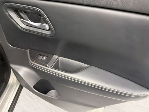 Used 2024 Nissan Rogue SV FWD image 27