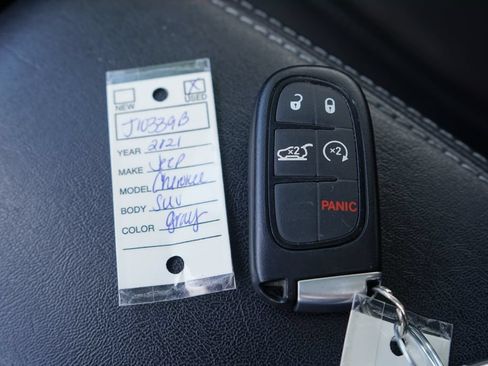 Used 2021 Jeep Cherokee Limited AWD/4WD image 36
