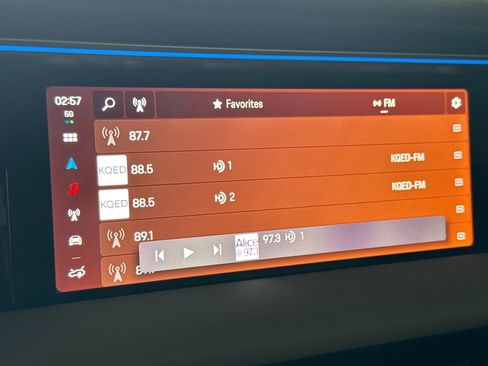 Certified 2025 Porsche Macan Electric image 22