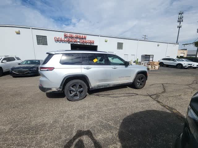 Used 2024 Jeep Grand Cherokee L Altitude AWD/4WD image 11