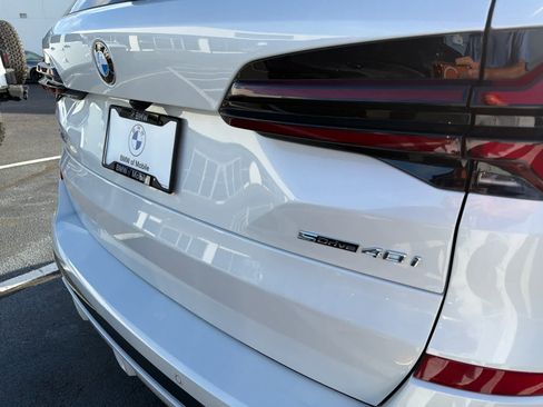 Used 2025 BMW X5 sDrive40i w/ M Sport Package RWD image 8