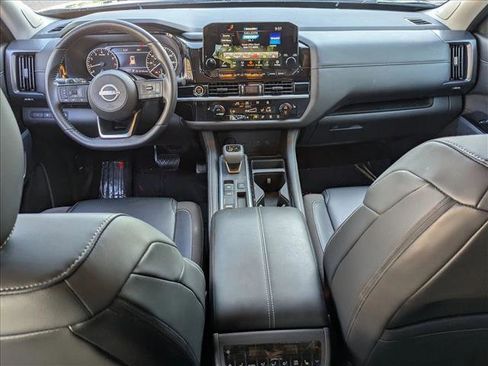 Used 2024 Nissan Pathfinder SL w/ SL Premium Package image 18