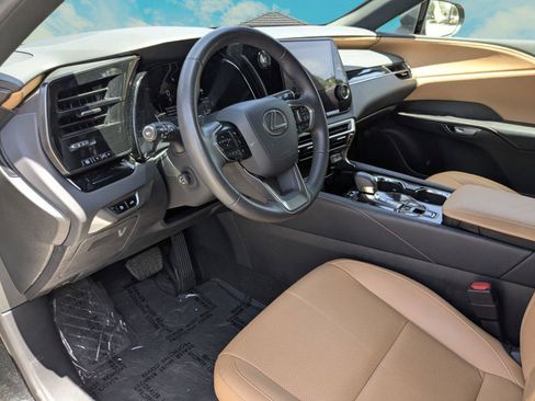Used 2025 Lexus RX 350 FWD w/ Technology Package image 6