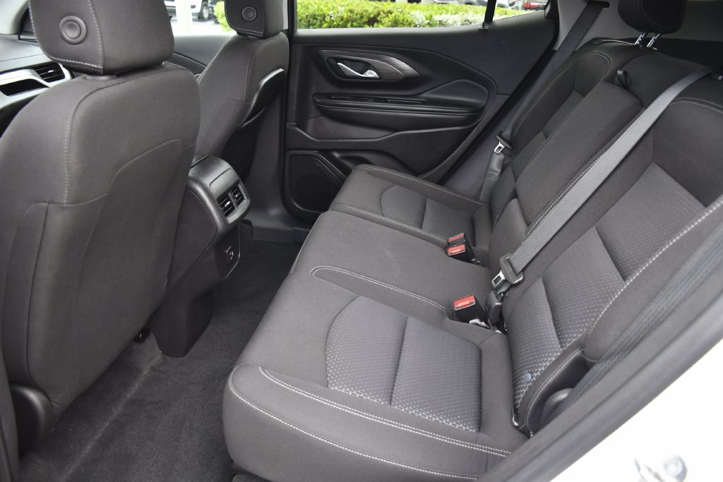Used 2024 GMC Terrain SLE w/ Driver Convenience Package FWD image 23