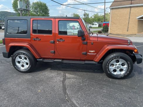 Used 2014 Jeep Wrangler Unlimited Sahara w/ Connectivity Group AWD/4WD image 16