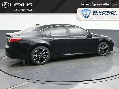 Used 2025 Toyota Camry XLE FWD image 8