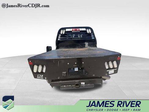 Used 2024 RAM 2500 Tradesman w/ Chrome Appearance Group AWD/4WD image 6