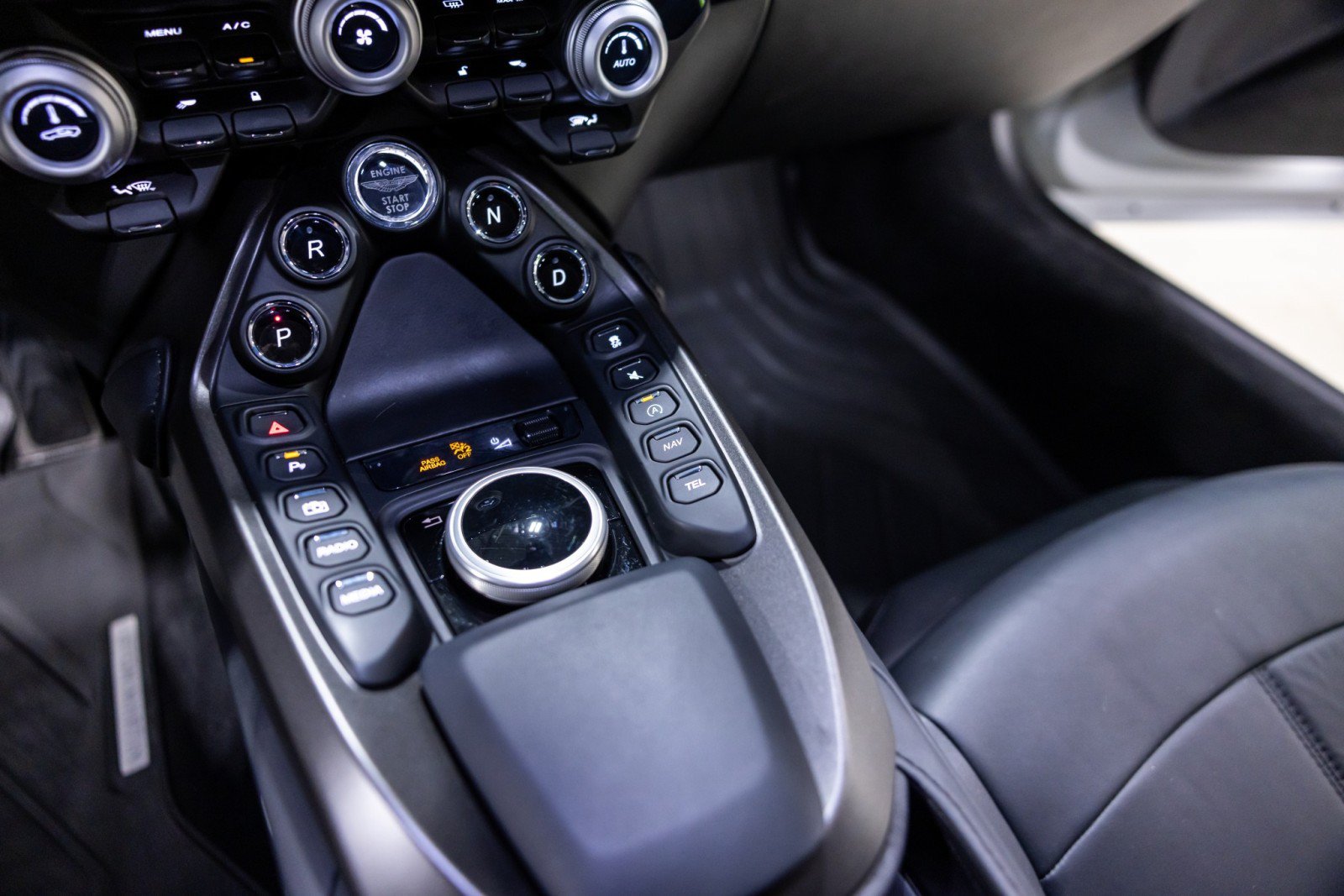 Used 2023 Aston Martin V8 Vantage Coupe RWD image 44