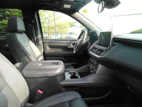 Used 2023 Chevrolet Suburban RST w/ Luxury Package AWD/4WD image 12