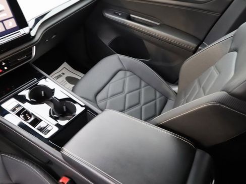 Used 2025 Volkswagen Atlas Cross Sport SE image 29