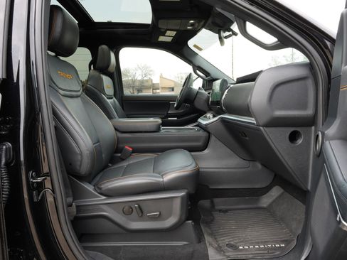 Used 2025 Ford Expedition Tremor image 28