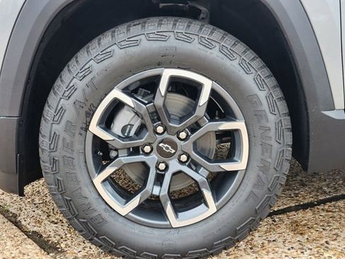 New 2026 Chevrolet Equinox ACTIV w/ Convenience Package III AWD/4WD image 8