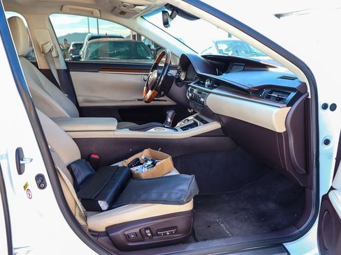 Used 2018 Lexus ES 300h w/ Navigation Package FWD image 25