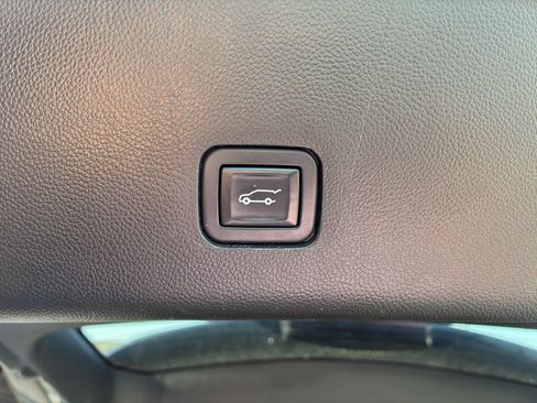 Used 2021 Chevrolet Traverse LT FWD image 10