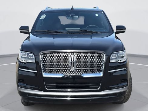 Used 2024 Lincoln Navigator Reserve image 2