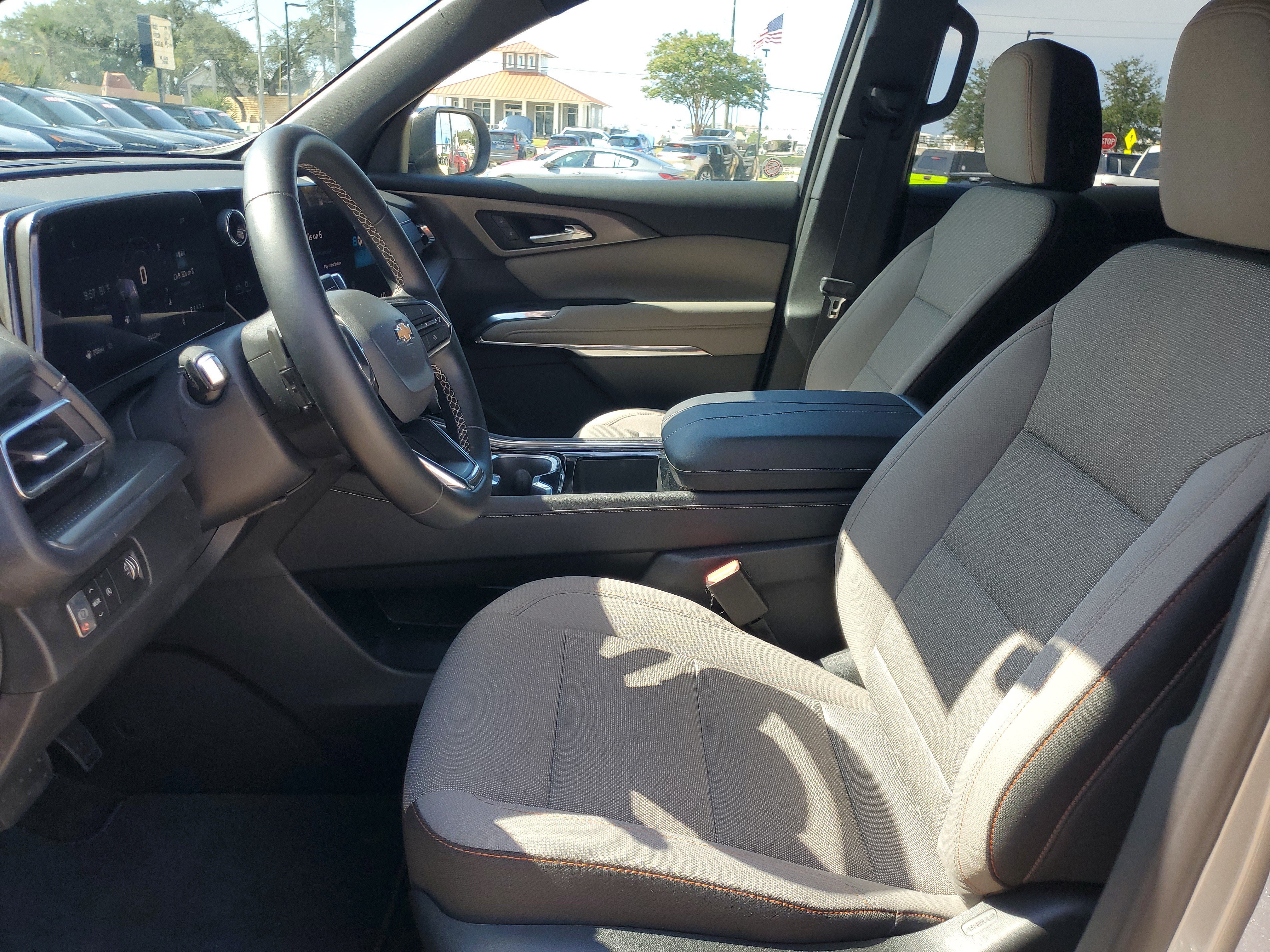 Used 2026 Chevrolet Traverse LT w/ Driver Confidence Package FWD image 6