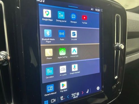 Used 2025 Volvo XC40 B5 Plus image 19