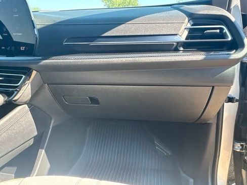 Used 2026 Chevrolet Traverse High Country AWD/4WD image 49