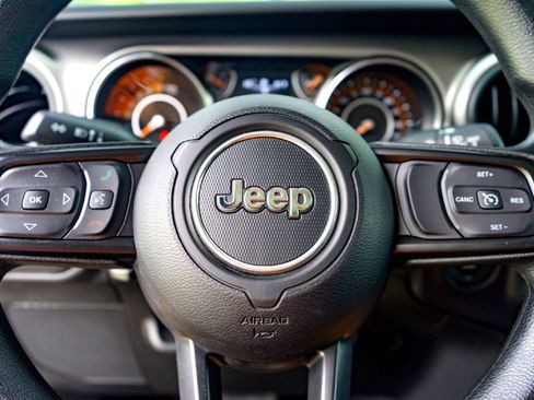 Used 2022 Jeep Gladiator Sport AWD/4WD image 13