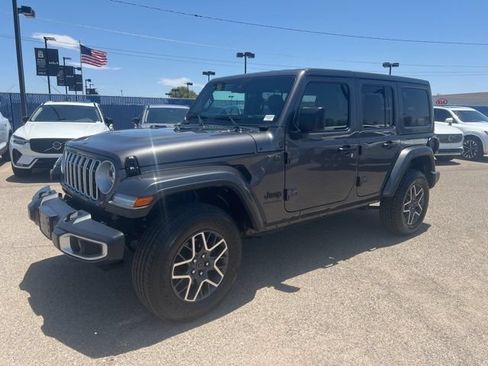 Used 2025 Jeep Wrangler Unlimited Sahara AWD/4WD image 8