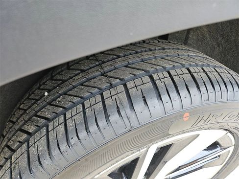 Used 2025 Volkswagen Atlas SE image 29