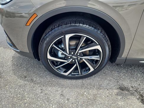 New 2025 Lincoln Corsair Reserve w/ Equipment Group 202A image 9