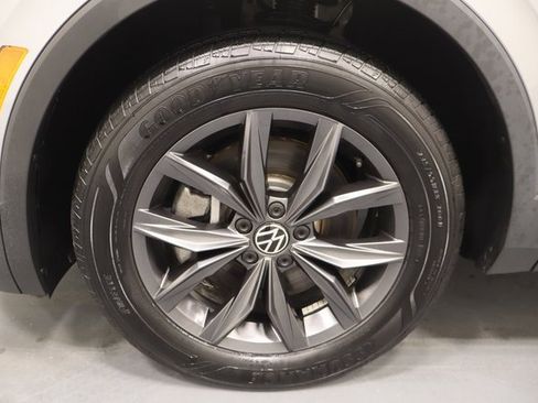 Used 2024 Volkswagen Tiguan SE image 24