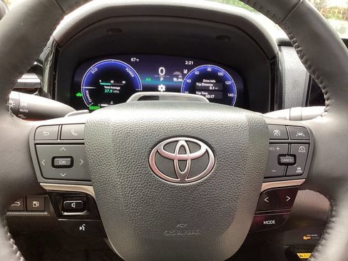 Used 2025 Toyota Camry XSE w/ Premium Plus Package AWD/4WD image 19