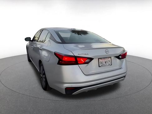 Used 2024 Nissan Altima 2.5 SV image 11