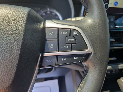 Used 2023 Toyota Highlander XLE AWD/4WD image 24