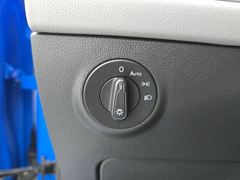 Certified 2022 Volkswagen Taos SEL w/ Panoramic Sunroof Package image 25