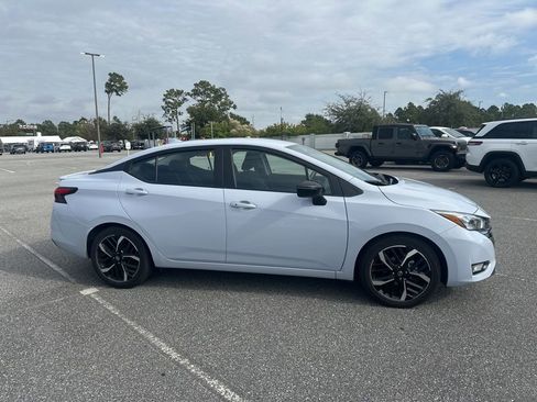 Used 2024 Nissan Versa SR image 4