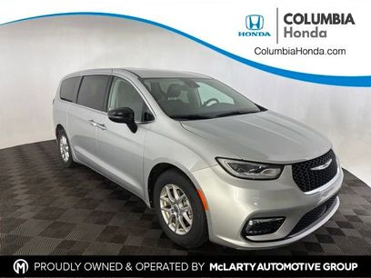 Used 2024 Chrysler Pacifica Touring-L