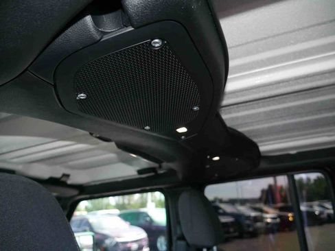 Used 2024 Jeep Wrangler Unlimited Rubicon w/ Technology Group AWD/4WD image 17