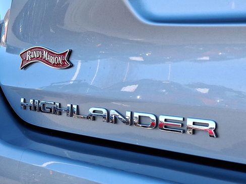 Used 2023 Toyota Highlander L image 30