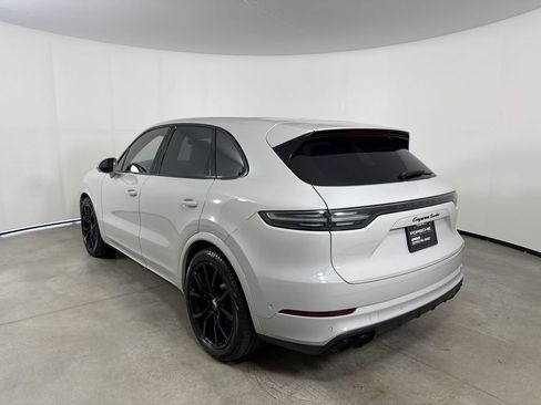 Certified 2023 Porsche Cayenne Turbo AWD/4WD image 3
