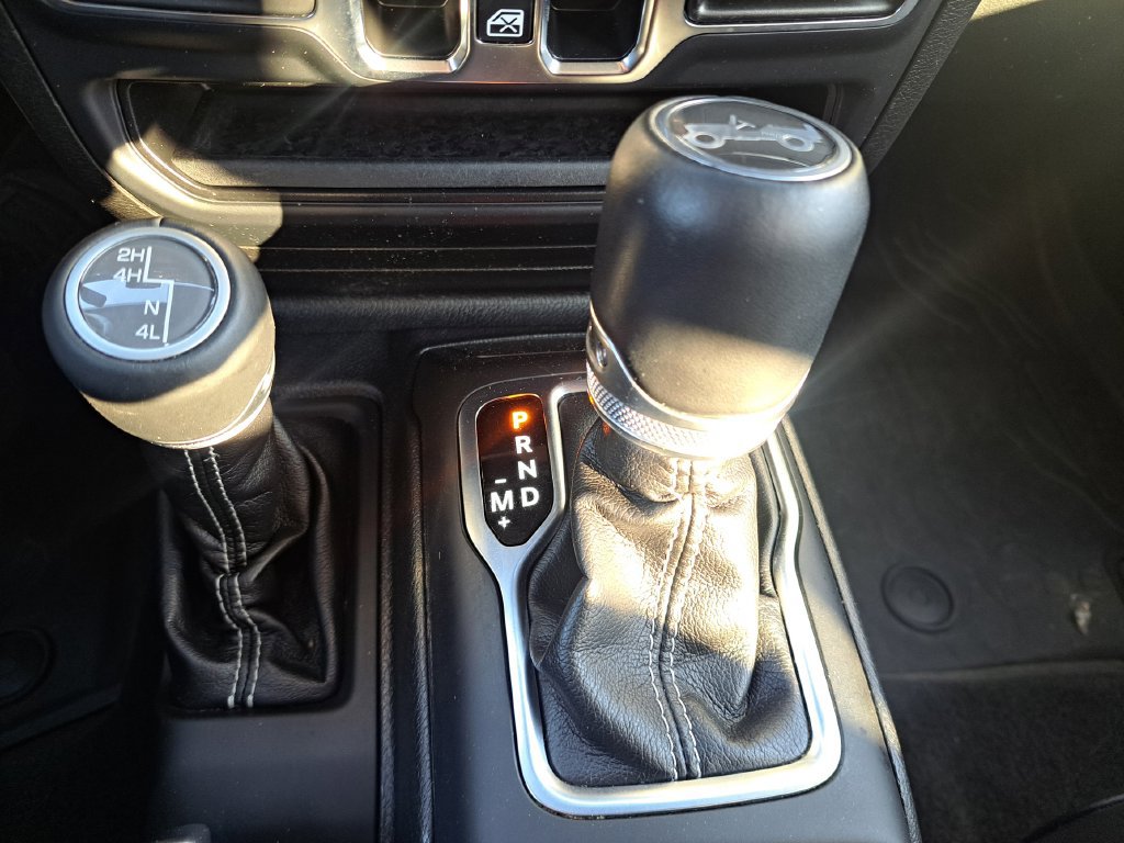 Used 2019 Jeep Wrangler Unlimited Sahara AWD/4WD image 18