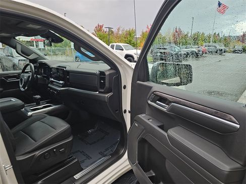 Used 2022 Chevrolet Silverado 1500 LTZ image 12