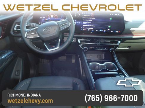 Used 2025 Chevrolet Traverse Z71 w/ Driver Confidence Package AWD/4WD image 16
