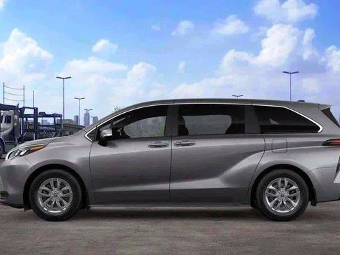 New 2026 Toyota Sienna LE AWD/4WD image 4