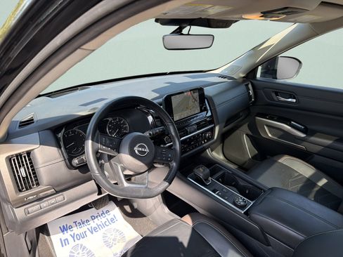 Used 2023 Nissan Pathfinder Platinum AWD/4WD image 17